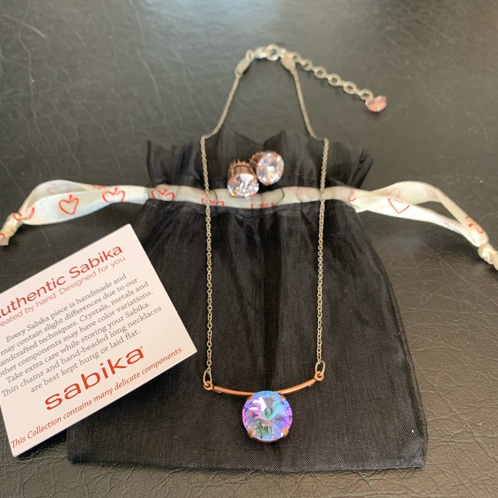 Sabika necklace and matching earrings